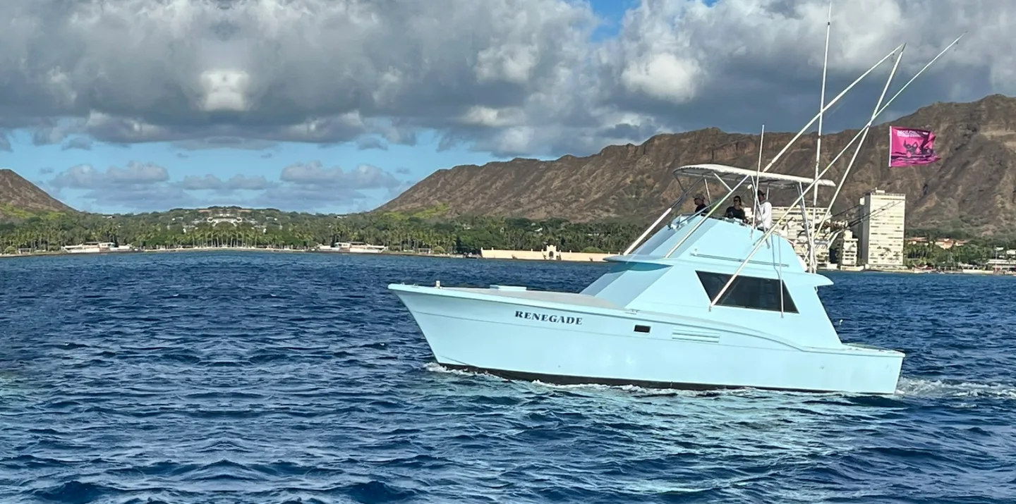 Waikiki Sport Fishing boat off the Oahu coastline